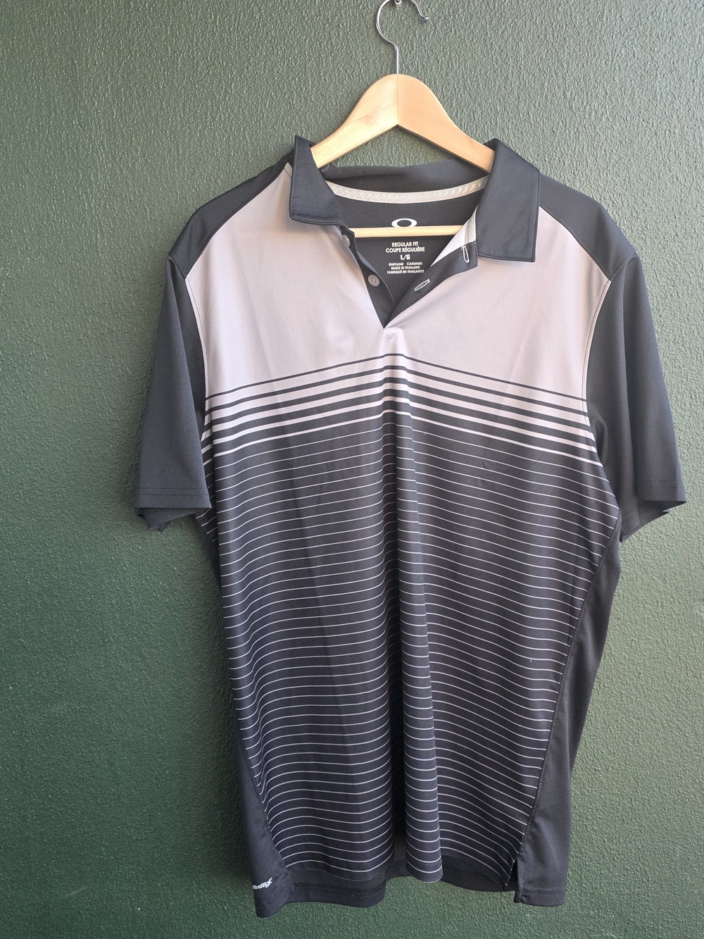 Oakley Men’s Gray & Black Striped Golf Polo